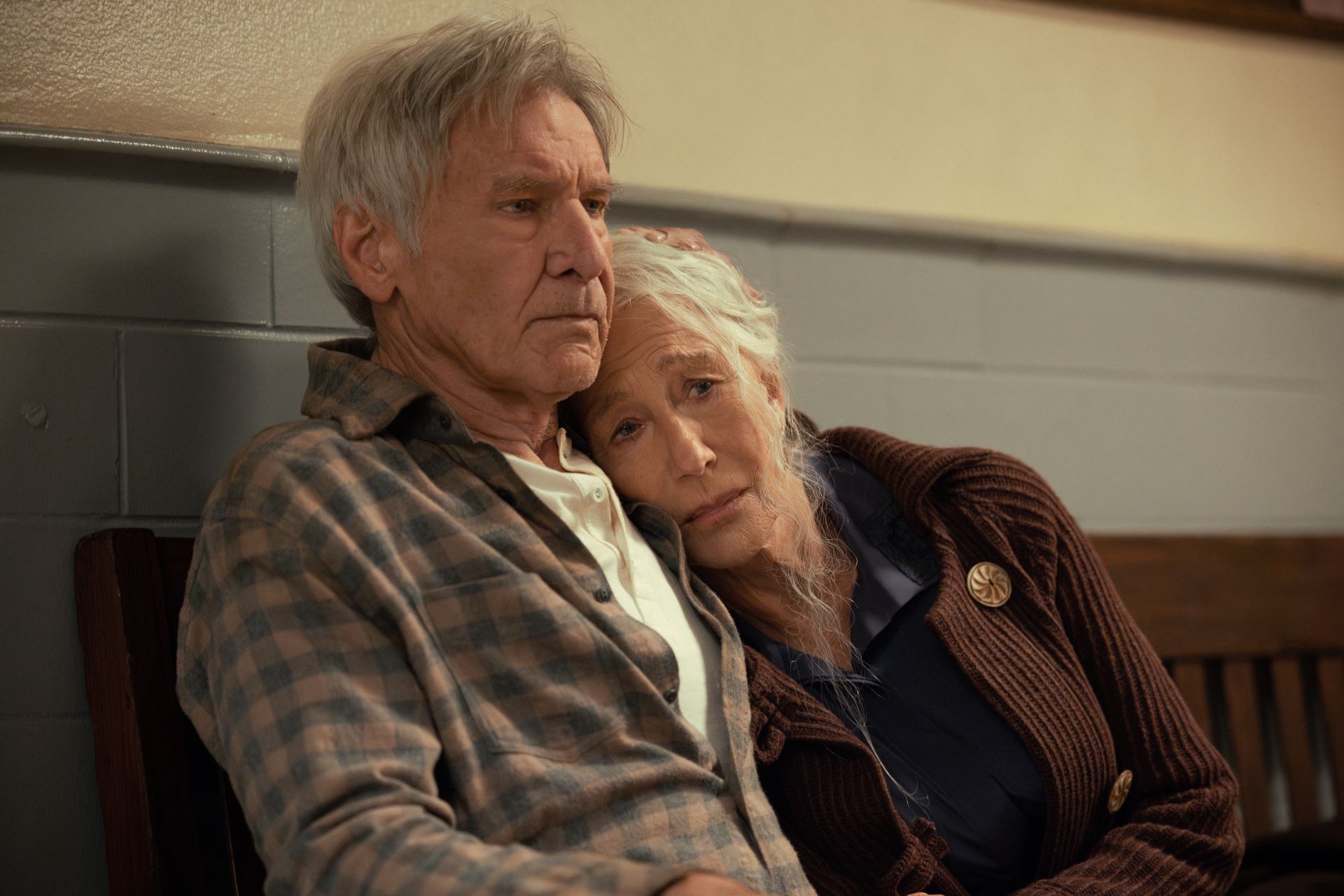 Harrison Ford ako Jacob Dutton a Helen Mirren ako Cara Duttonová v 2. sérii, 7. epizóde seriálu 1923, ktorý sa streamuje na Paramount+. Foto: Lo Smith/Paramount+. ©2024 Viacom International Inc. Všetky práva vyhradené. Zdroj: SkyShowtime