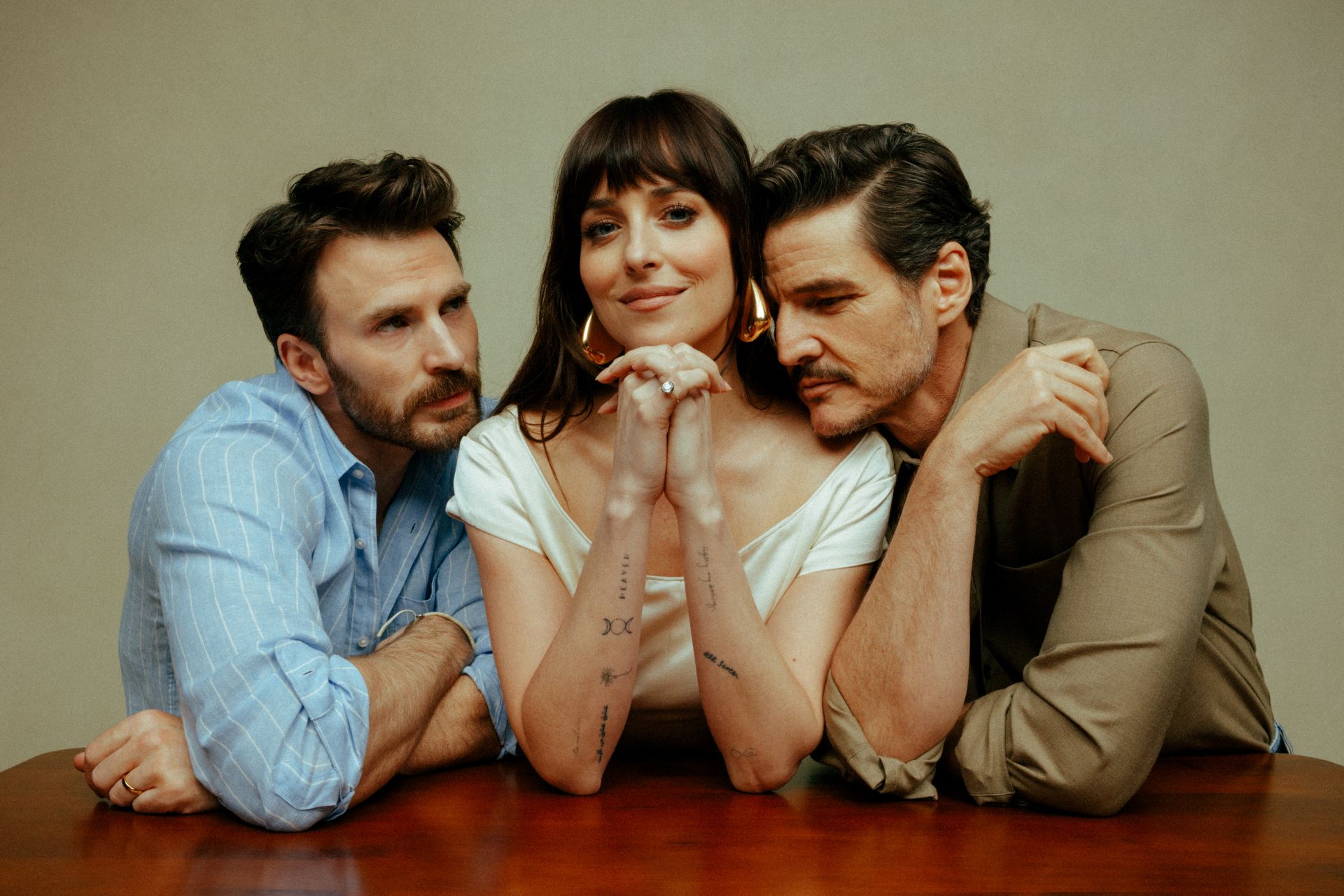 Dokonalá zhoda - Chris Evans, Dakota Johnson, Pedro Pascal, Materialists / Foto:Charlie Clift; A24