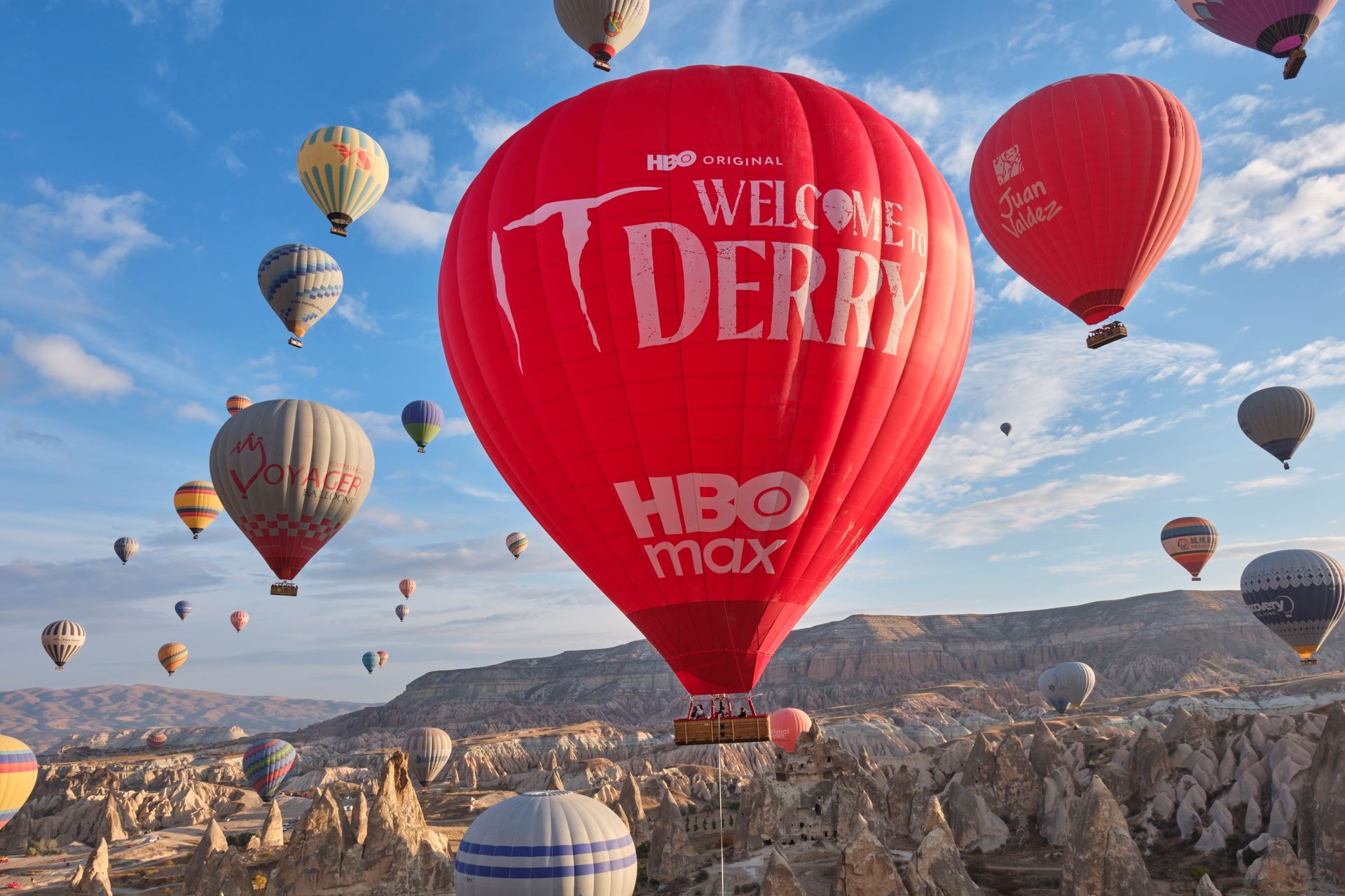 Australia Red Balloon Takeover / Foto: FERDA DEMIR; Zdroj: HBO Max