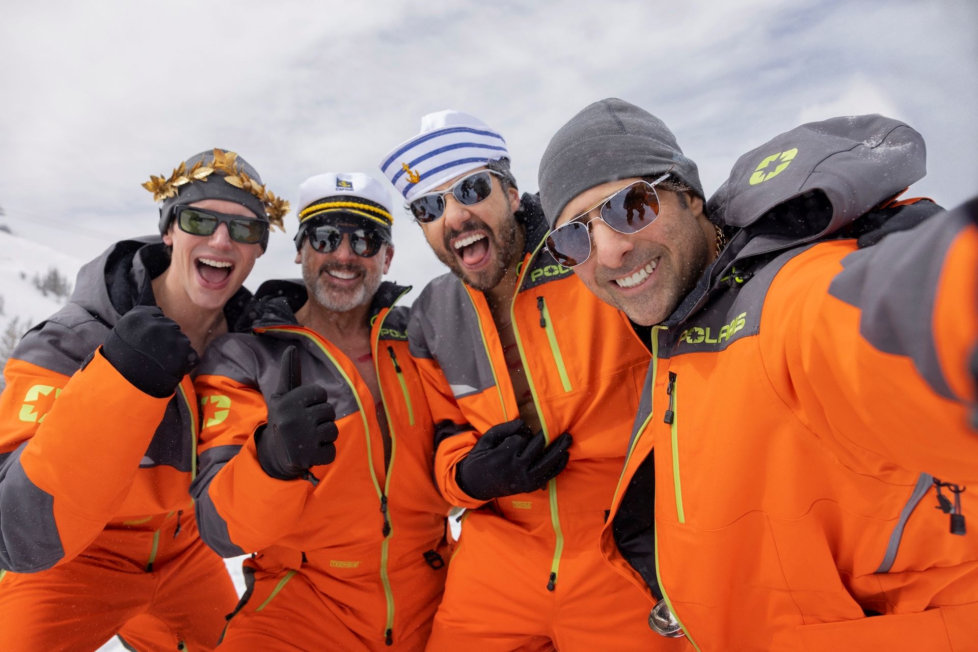 Cory Michael Smith, Steve Carell, Ramy Youssef, Jason Schwartzman vo filme MOUNTAINHEAD / Zdroj: HBO, Max