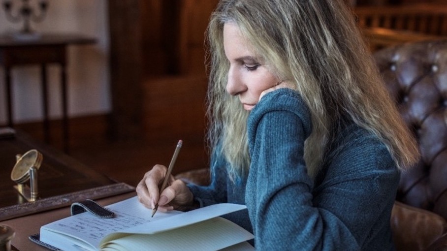 Barbra Streisand - The Tattooist of Auschwitz / © 2024 SkyShowtime Limited.