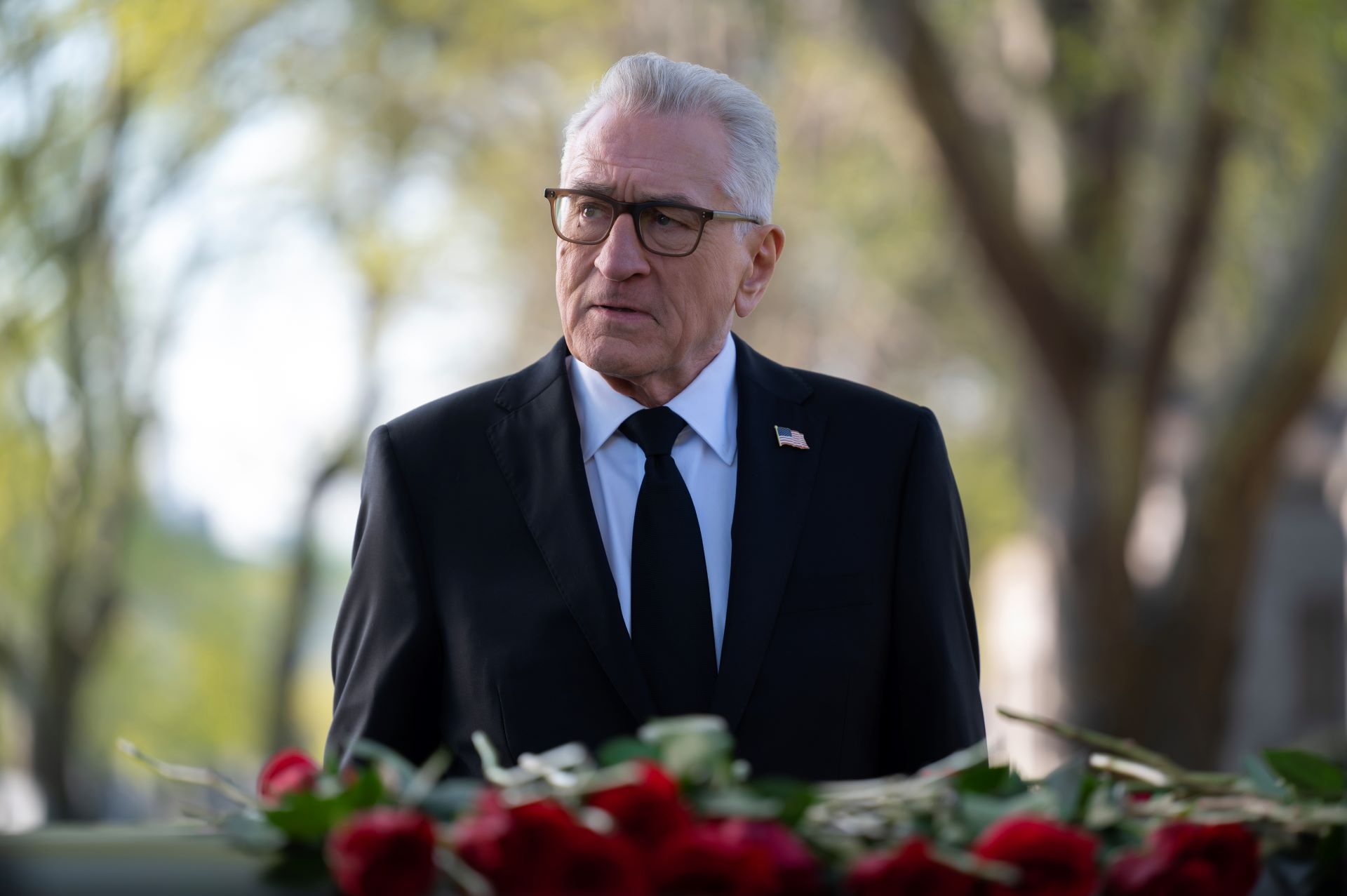 Zero Day. Robert De Niro ako George Mullen v 105. epizóde seriálu Zero Day. Zdroj foto: JOJO WHILDEN/Netflix © 2024