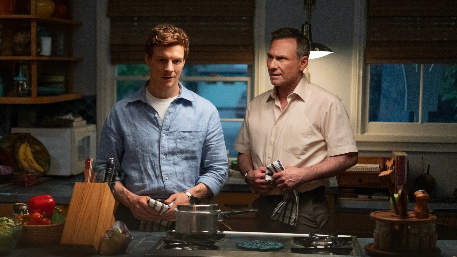 Patrick Gibson a Christian Slater, Dexter: Original Sin, Foto: Patrick Wymore/Paramount+ s Showtime