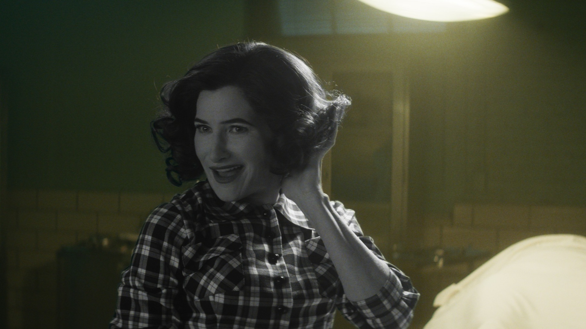 Agatha Harkness (Kathryn Hahn) v Marvel Television's AGATHA ALL ALONG, exkluzívne na Disney+. Foto s povolením Marvel Television. © 2024 MARVEL