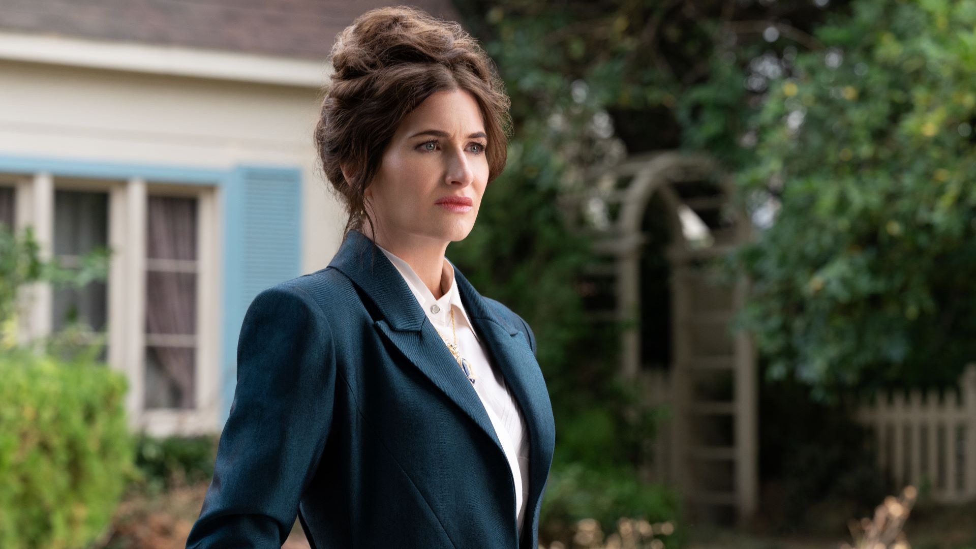 Agatha Harkness (Kathryn Hahn) v seriáli AGATHA ALL ALONG televízie Marvel, exkluzívne na Disney+. Foto: Chuck Zlotnick. © 2024 MARVEL.