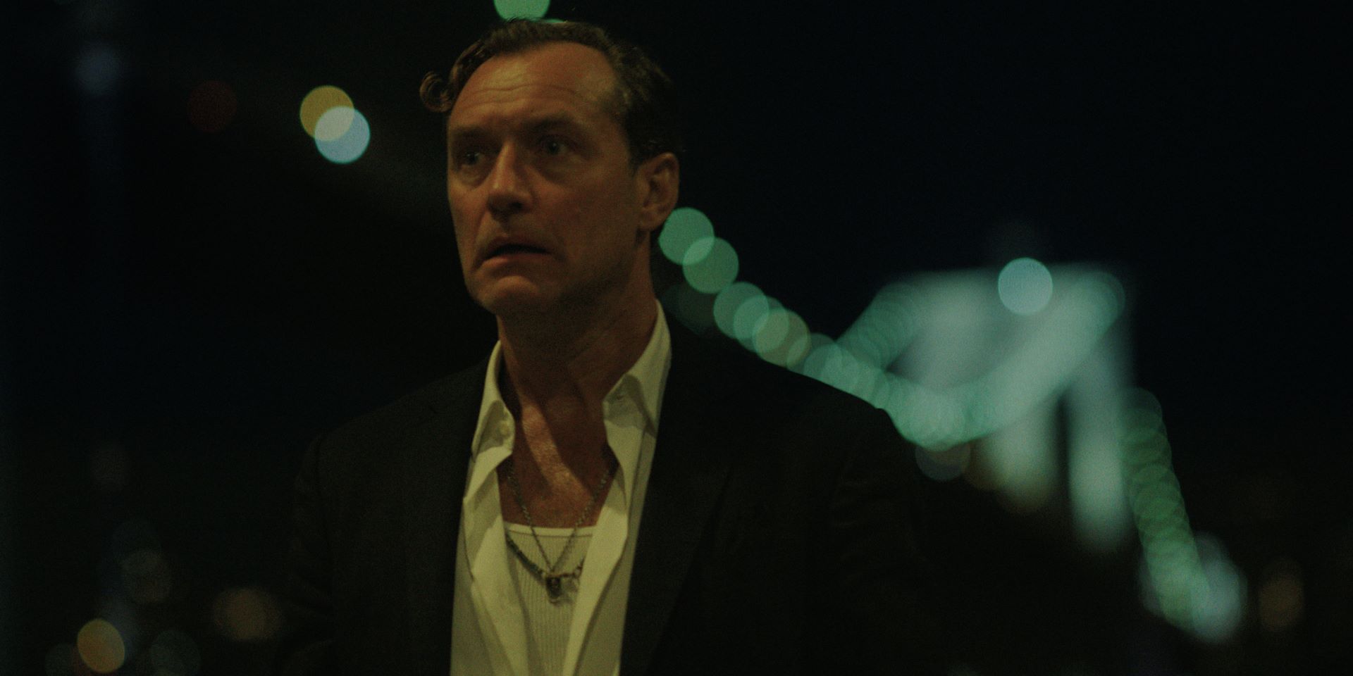 Black Rabbit. Jude Law ako Jake v epizóde 107 seriálu Black Rabbit. S povolením Netflix © 2025
