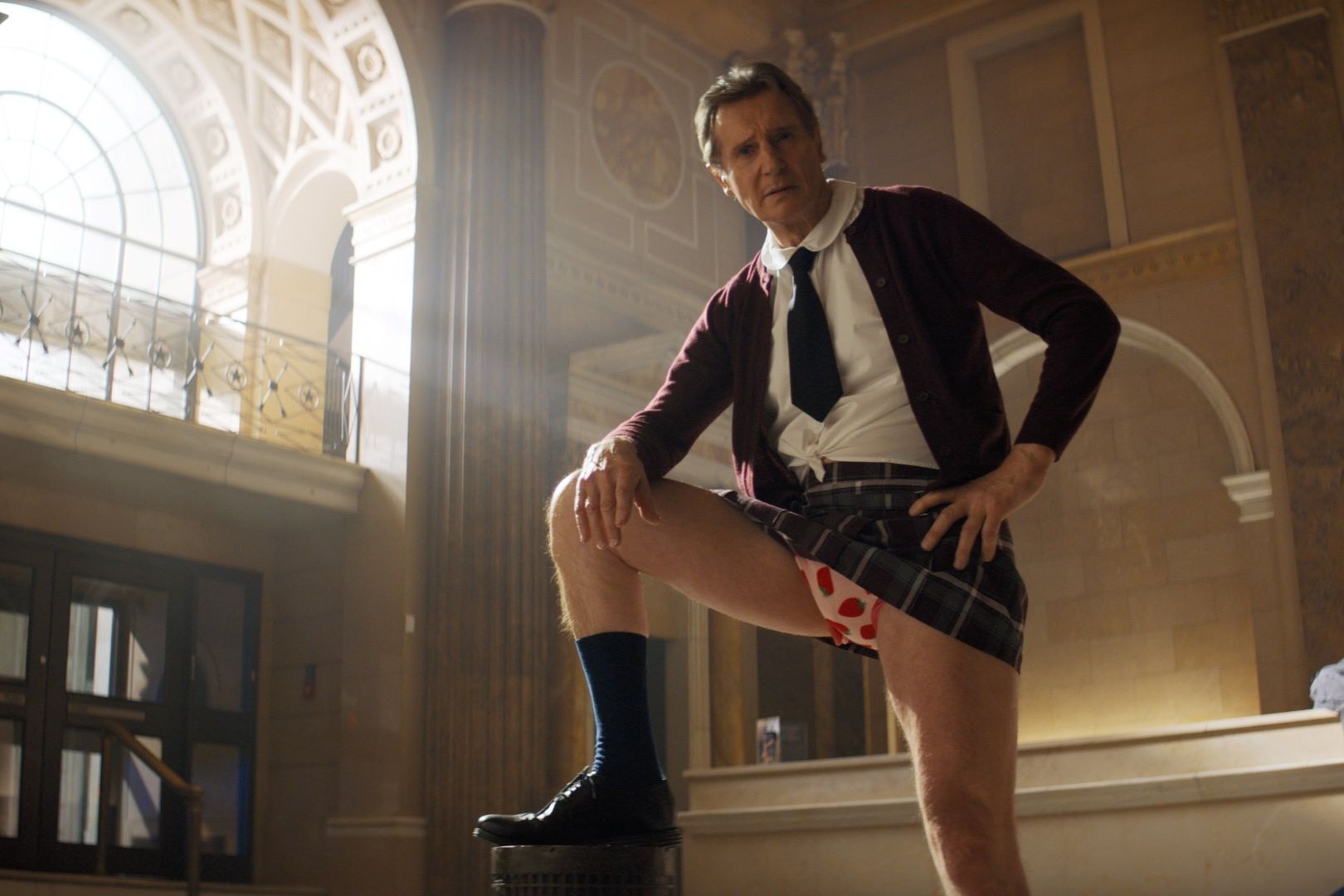 Liam Neeson ako Frank vo filme Bláznivá strela od Paramount Pictures. Foto: Frank Masi; © 2025 Paramount Pictures. Všetky práva vyhradené.