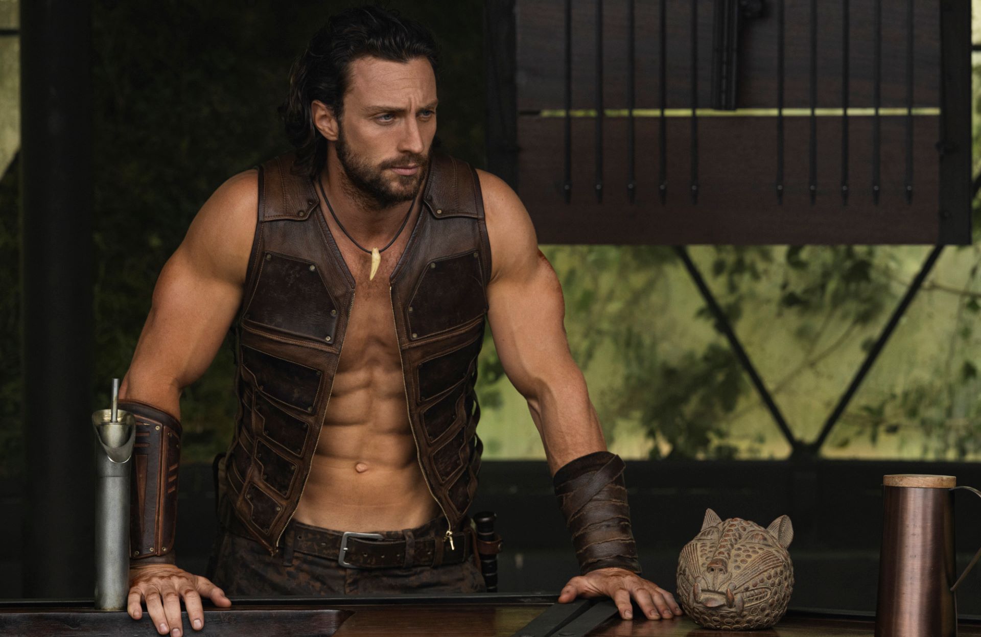 Aaron Taylor Johnson vo filme Columbia Pictures a Marvel, Lovec Kraven, © 2024 CTMG, Inc. All Rights Reserved. / Zdroj foto: Itafilm