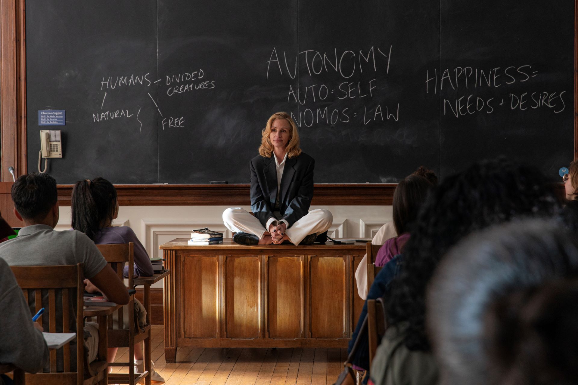 Julia Roberts hrá Almu vo filme AFTER THE HUNT od Amazon MGM Studios. Foto: Yannis Drakoulidis, © 2025 Amazon Content Services LLC. Všetky práva vyhradené.