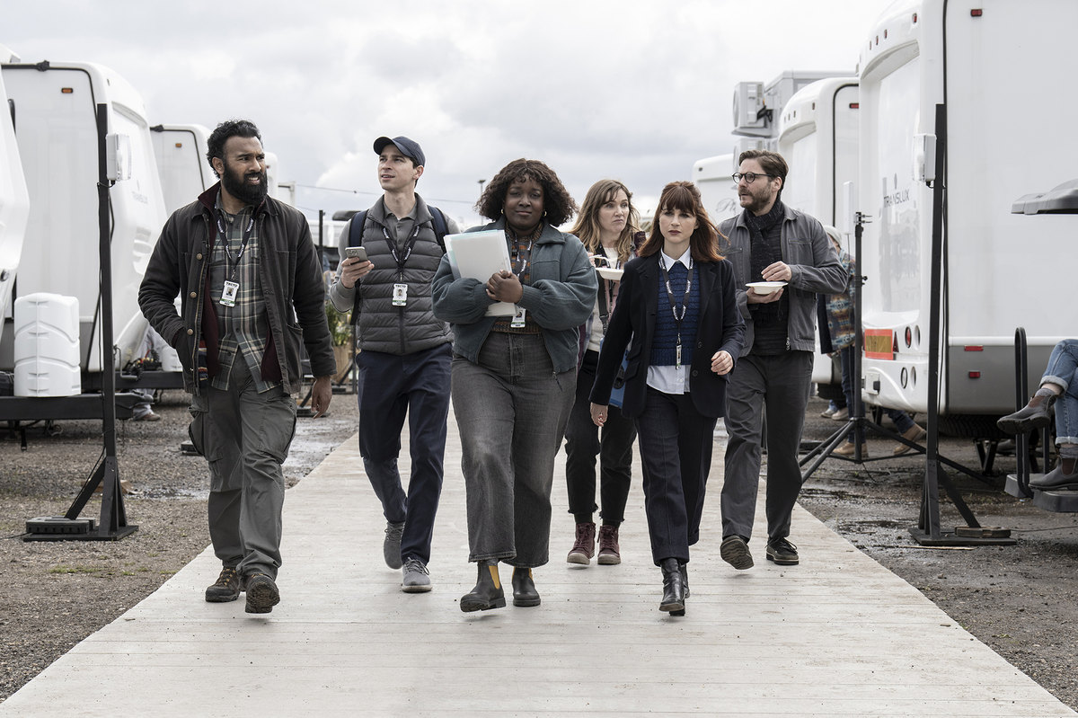Himesh Patel ako Daniel, Isaac Powell ako Bryson, Lolly Adefope ako Dag, Jessica Hynes ako Steph, Aya Cash ako Anita, Daniel Brühl ako Eric / Zdroj: Colin Hutton, HBO