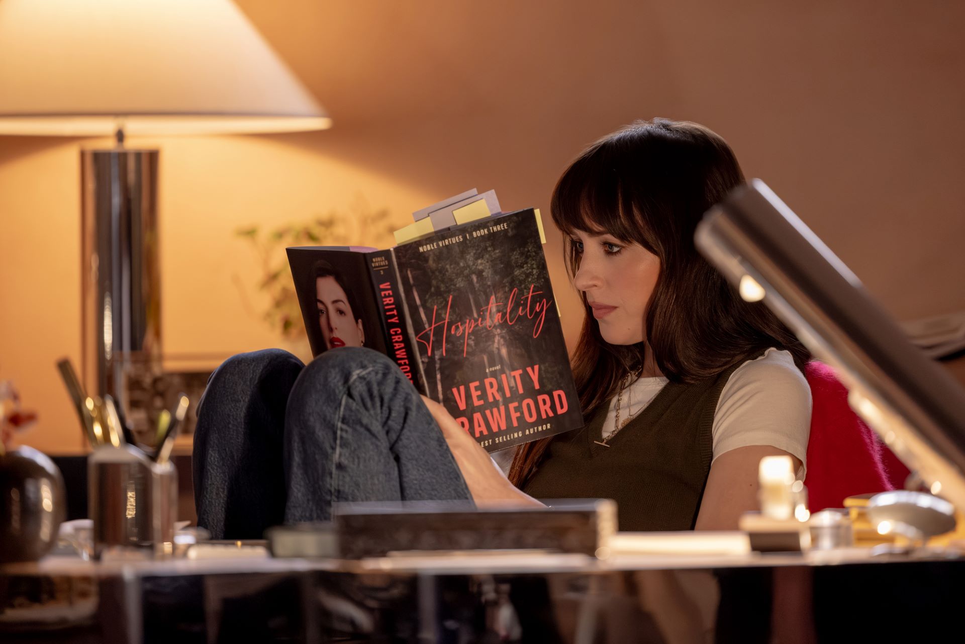 Dakota Johnson hrá Lowen Ashleighovú v snímke VERITY režiséra Michaela Showaltera od Amazon MGM Studios. Foto: Alisha Wetherill © 2026 Amazon Content Services LLC. Všetky práva vyhradené.