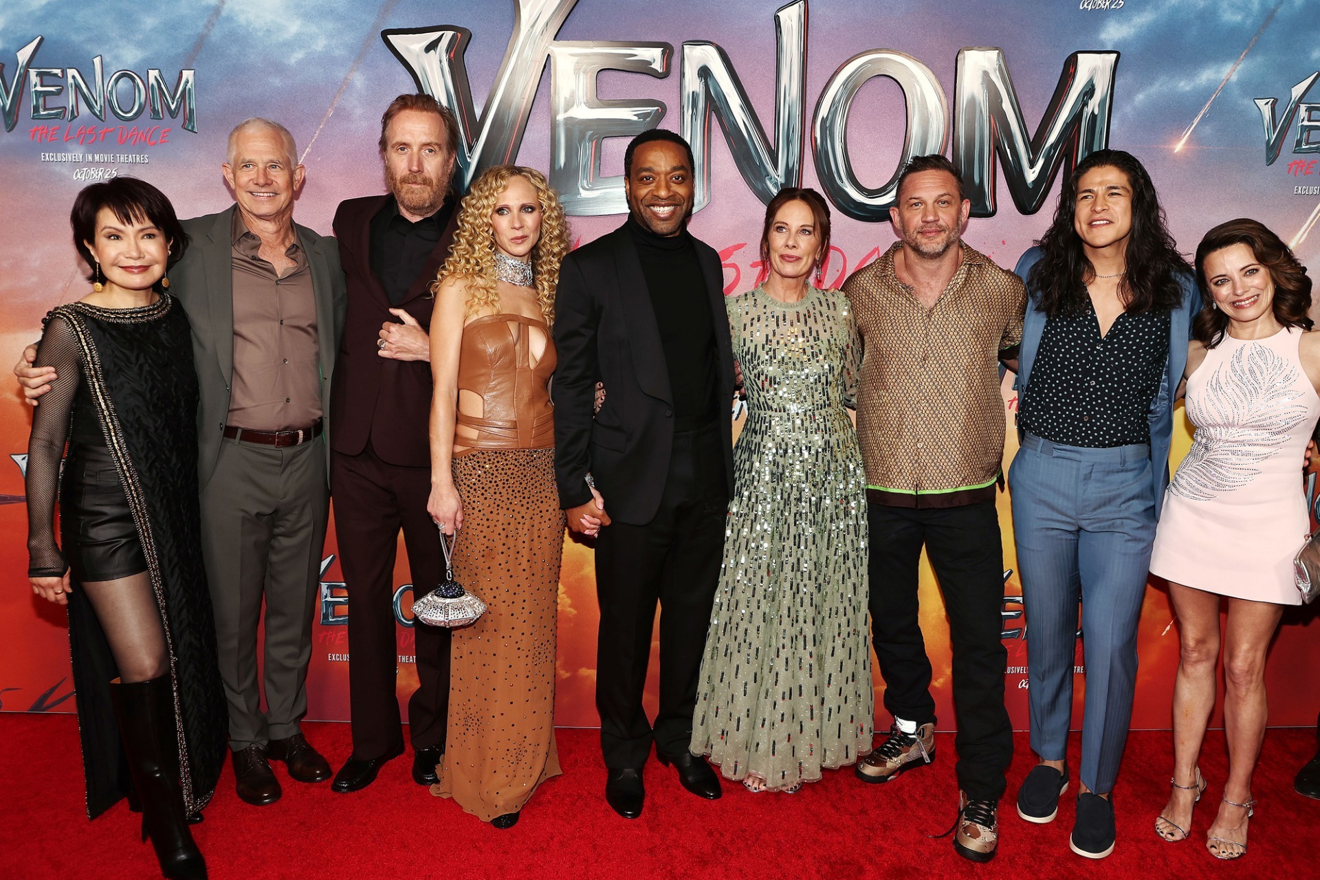 Peggy Lu , Hutch Parker , Rhys Ifans, Juno Temple , Chiwetel Ejifor , Kelly Marcel , Tom Hardy , Christo Fernandez a Alanna Ubach  - FOTO: M: Dave Allocca / StarPix 